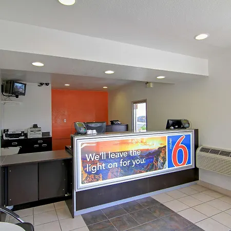 Motel 6 Old Town Scottsdale Fashion Square-3